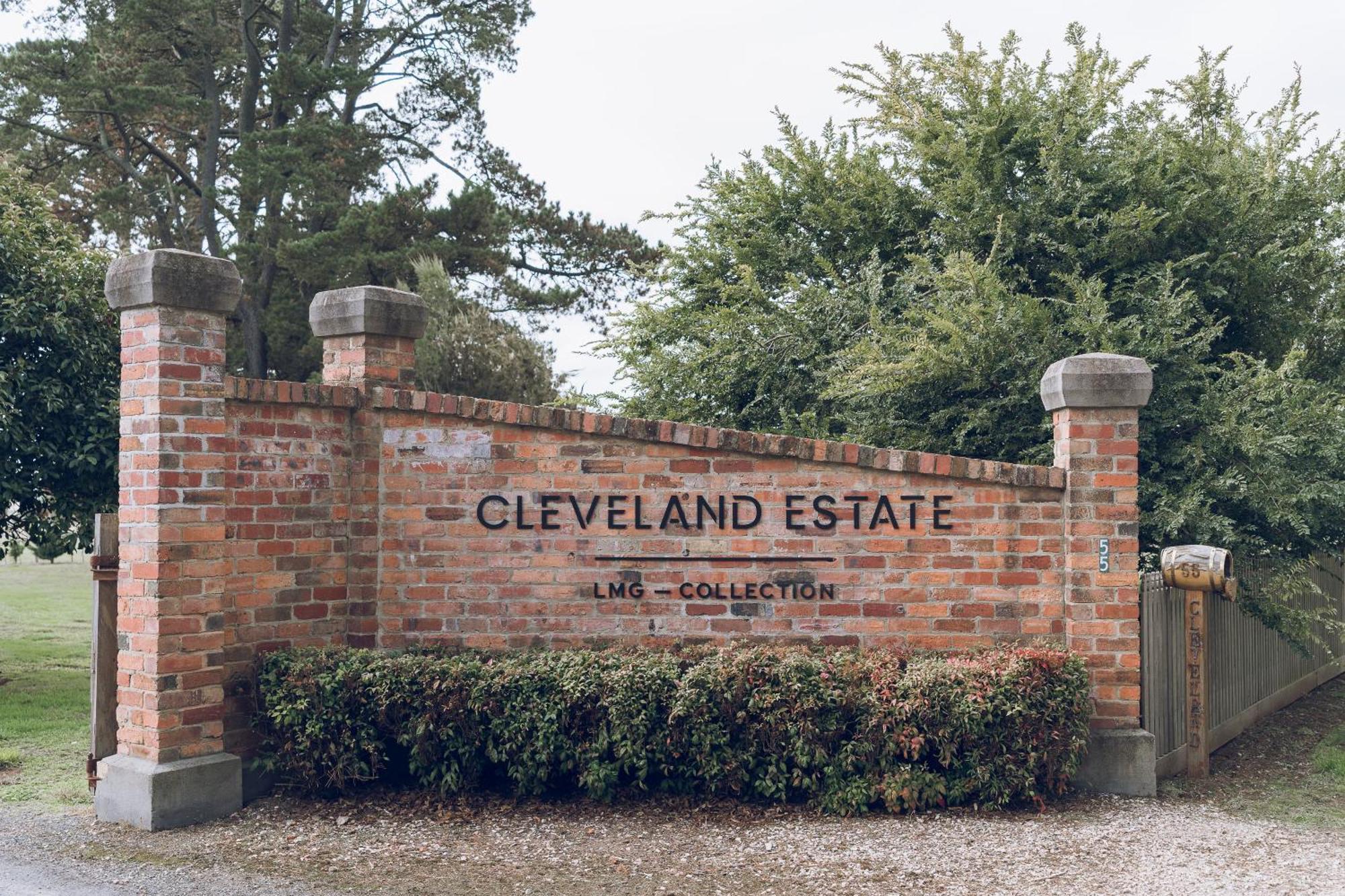 Cleveland Estate Hotel Lance Field Exterior foto